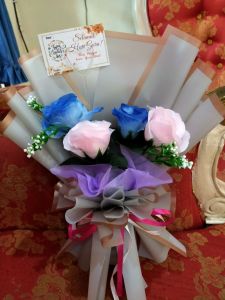 Buket Bunga Mawar isi 4 Tangkai