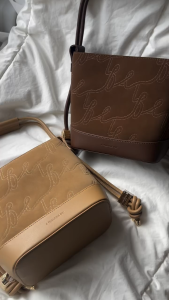 💕ของแท้ 100 % พร้อมส่งค่ะ🍒A TREASURE BOX Medium bag กระเป๋าสะพายเดี่ยว กระเป๋า