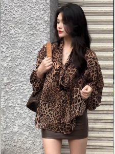 เซ็กซี่ V คอเสือดาวพิมพ์เสื้อผู้หญิงฤดูร้อน Chic Bubble Sleeve Top High-End Feeling Sun Protection