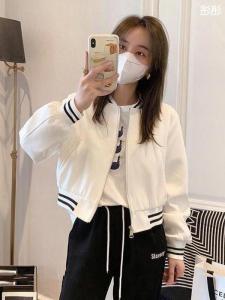 เสื้อแจ็คเก็ตเบสบอลสไตล์เกาหลีสั้น แจ็คเก็ตกันหนาวสำหรับผู้หญิง ฤดูใบไม้ผลิและฤดูร้อน แฟชั่นอเนกประสงค์ ลำลอง แขนยาว ปกติ