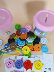 กระดูมยักษ์ 10 สี กระปุกหยอด บัตรภาพ เชือกร้อย ของเล่น Montessori ของเล่นเสริมพัฒนาการเด็ก ฝึกกล้ามเนื้อมัดเล็ก 10 สี