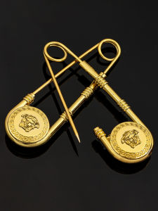 Fashionable Chest Pin Gold Color Madonna Style Vintage Metal Accessory for Couples Large Small Sized Waist Slimming Tool