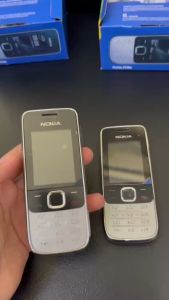 Nokia 2730 Classic 4G Smartphone มือถือปุ่มกด แบตเตอรี่ในตัว รุ่นพิเศษ ปุ่มกดไทย พร้อมช่องใส่ SIM สี่ช่อง