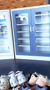 ตู้ใส่รองเท้าเหล็ก (ส่งฟรีทั่วประเทศ) ประตูบานเลื่อนใสมีล็อคสีขาว