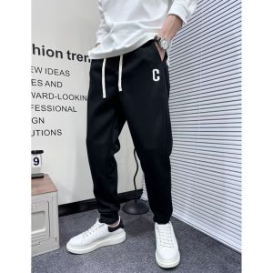 กางเกงลำลองชายฤดูใบไม้ร่วง ทรงหลวม ลายตัวอักษร C ปักสีเทา สไตล์สปอร์ต กางเกงขายาวทรงเก้าส่วน ทรงหลวม ใส่ได้หลากหลาย