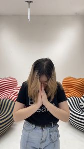 ดีจัง อาร์มแชร์พร้อมสตูล รุ่น Ashley ผ้าไนลอน สีขาวดำ