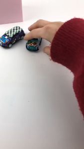 Ô tô đồ chơi mini bằng sắt kéo lùi chạy cót kiểu dáng xe đua chạy cực mạnh