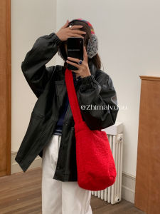 Retro Plush Large Capacity Red Bucket Bag Womens Versatile Single Shoulder Bag Autumn Winter Woolen Crossbody Bag