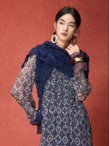 Handmade Plant Dye Hooked Flower Hollow Elegance Shawl