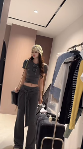 เสื้อครอปแขนสั้น คอกลม สีพื้น กางเกงเอวยางยืดขาม้า แต่งชายผ้ายาวพันรอบเอว ผูกเก๋ๆ ผ้าโพลิเอสเตอร์ นุ่ม ใส่สบาย ชุดเซ็ต2ชิ้น #2101