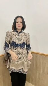 Piramid Series Blouse Hem Tunik: Desain Modern Atasan untuk Baju Kerja Kantor Wanita