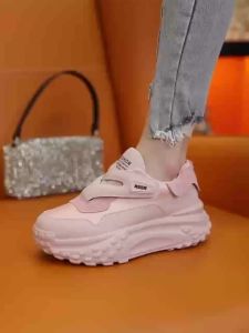 Giày Nữ Độn Cao Bên Trong 2024 Giày thể thao màu hồng đa năng mới mùa xuân giày Agan đế dày cho phụ nữ nhỏ nhắn