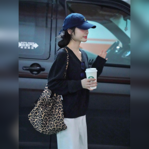 YUFUQING | Black V-Neck Sweater Womens Style Lazy Fashion Autumn Winter Korean Retro Crew Neck Long Sleeve Top High-End Feeling Female Shirt