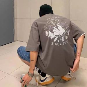 เสื้อยืดแขนสั้นผ้าฝ้ายแท้ทรงหลวมสำหรับผู้ชาย ฤดูร้อน แฟชั่นฮ่องกง เสื้อยืดแขนสั้น ทรงหลวม ไซส์ใหญ่ เสื้อยืดคู่