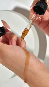 Q RUSS NIACINAMIDE 20% BRIGHT AMPOULEบำรุงล้ำลึก ครอบคลุม ทุกมิติผิว เพิ่มความขาวกระจ่างใส