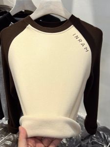 เสื้อยืดคอกลมปักลายสองหน้าทรงเข้ารูปสำหรับผู้หญิง เสื้อเชิ้ตทรงเข้ารูปพื้นฐานสำหรับฤดูหนาวปี 2023 เสื้อผ้าทำงานสไตล์เกาหลี