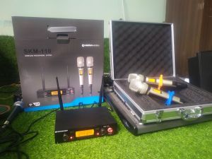mic wireless senheiser SKM110 murah berkualitas mic murah mewah frequency UHF dilengkapi dengan Hardcase elegant bonus pengaman mic mic wireless mewahan harga murahan merakyat