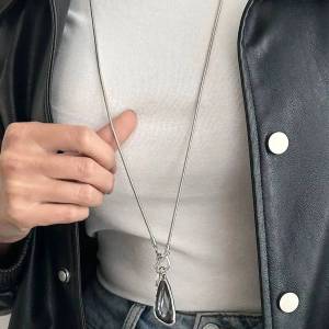 Lacteo 3 Colors Trendy Simple Irregular Acrylic Rhinestone Pendant Necklace Unique Adjustable Sweater Long Chain Fashion Jewelry