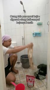 Deterjen Cair / Detergent Liquid / Detergen / Pembersih Pakaian & Penghilang Noda [1 Liter]