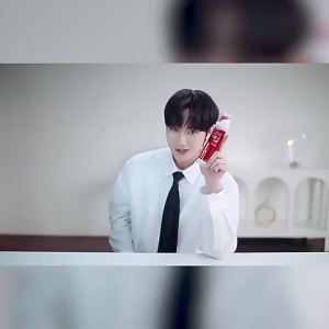 Colgate | Dán Răng Trắng Sáng Chống Hôi Miệng Dạng Tuýp Nén