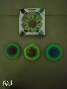 可变形机械陀螺手指旋转陀螺开发智力指尖机器人陀螺减压玩具 With luminous version fingertips deformation robot decompression toys