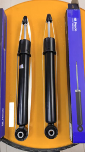 Giảm xóc sau Hyundai Tucson 2016 - 2018. Hình ảnh là hàng Mando. Có thêm hàng thường giá tốt hơn. Quý khách vui lòng chọn.