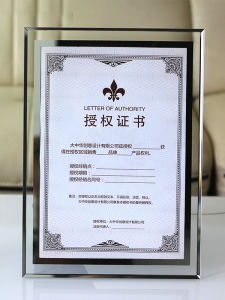 กรอบรูปคริสตัล A4 สำหรับแสดงโล่รางวัล บอร์ดแสดงผล ภาพถ่ายแบบพิมพ์เลเซอร์ วัสดุแก้ว รูปทรงสี่เหลี่ยม สไตล์เรียบง่ายปัจจุบัน