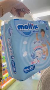 ( ยกลัง 3 ห่อ สุดคุ้ม !!! ) Molfix Extra Dry Super Jumbo ผ้าอ้อมเด็กเเบบกางเกง ห่อใหญ่ สีฟ้า ไซส์ XXXL28 ชิ้น