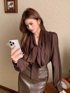 เสื้อเชิ้ตผู้หญิงคอวีแขนยาวผ้าชีฟองสไตล์สตรีทแฟชั่น ทรงหลวม กระโปรงยาวคลุมเข่า ฤดูใบไม้ผลิ 2025