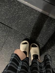 Thick Bottom Slip-On Sandals Mens Summer Outdoor Home Indoor Anti-Slip Coconut Smell Proof Beach Flat Sandals Couples Slippers