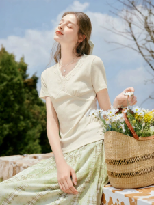 XIANGYING | V-Neck Knit Slim Waist Short T-Shirt