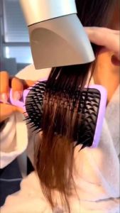 Lược gỡ rối Tangle Teezer The Ultimate Blow Dry kết hợp chải và làm khô tóc giúp tóc suôn mượt