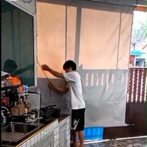 ผ้าใบกันสาดชักรอกกึ่งสำเร็จรูป บังแดงบังฝน แบบสลับสี สำหรับติดตั้งเอง ส่งฟรีปลายทาง สีเขียวอ่อน-ขาวและสั่งสลับสีตามที่ต้องการได้