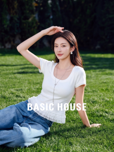 Basic House | French Lace U-Neckline T-Shirt