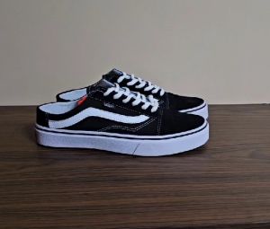 Sandal Flat Selop Pria Wanita Terbaru 2024 Karet Empuk Lentur Anti Selip Tidak Licin Nyaman Dikaki