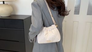 พร้อมส่ง กระเป๋าสะพายข้าง หนังPU แฟชั่น กันน้ำ กระเป๋าสะพายไหล่ กระเป๋าสะพายไหล่ สะพายข้าง อเนกประสงค์ ทรงบักเก็ต สไตล์เกาหลี แฟชั่นมาใหม่