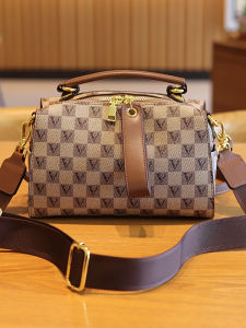 Boston Bag Pillow Shaped Single Shoulder Crossbody Handbag Commuter Print Soft British Style Womens Bag IT GDUUCI 2025 New