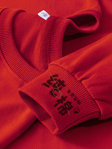 เสื้อฮู้ดคอกลมแขนยาวผ้าฝ้ายแท้สีแดงพิมพ์โลโก้สำหรับร้านอาหารสไตล์ญี่ปุ่นและเกาหลีใต้ ฤดูใบไม้ร่วงและฤดูหนาว เสื้อผ้าทำงาน