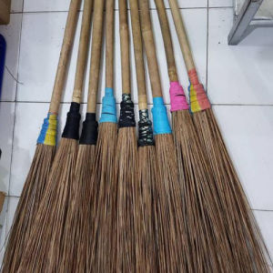 SAPU LANTAI  LIDI HALAMAN GAGANG PANJANG