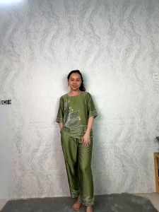 E252 Đồ bộ mặc nhà trung niên lụa Latin tay lở quần ống suông dài 9 tấc Bộ trung niên Huy Hà size lớn từ 50 - 75 kg