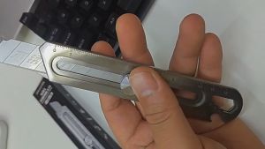 18mm Thép không gỉ dao rọc giấy đa năng