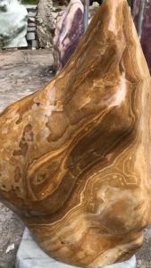 Tảng đá trấn trạch cao 56cm nặng 40 kg cho mệnh kim và thổ