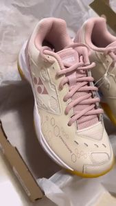 YONEX anti-skid wear-resistant breathable low cut badminton shoes womens beige pink