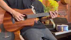 Enya EB-01 /EB 01E กีตาร์โปร่งไฟฟ้า พร้อมกระเป๋า