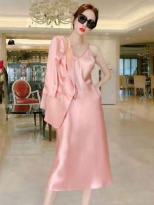 ชุดเสื้อแจ็คเก็ตสั้นผ้าอะซิเตทระดับไฮเอนด์สำหรับฤดูร้อนปี 2025 ชุดเดรสสายเดี่ยวสำหรับผู้หญิง ชุดสองชิ้นบาง สไตล์หรูหรา