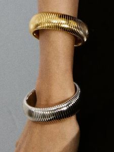 สร้อยข้อมือรูปวงกลมแบบย้อนยุคสไตล์เรโทรสำหรับผู้หญิง สร้อยข้อมือโลหะแบบยูนิเซ็กซ์ แถบสีสันตัดกัน แถบยืดหยุ่น สร้อยข้อมือแบบชั้นใน