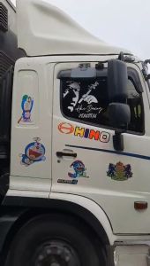 Tem ông hut thuốc dán kính xe tải ô tô nhận làm tên yêu cầu