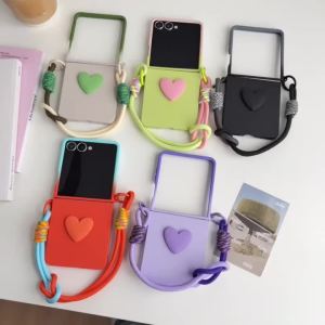 Cute 3D Gradient Color Heart Wrist Strap Phone Case for Samsung Galaxy Z Flip 8 7 6 5 4 3 5G ZFlip8 Zflip7 FE Protective Cover
