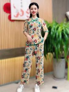 Summer Floral Print V-neck Womens Elastic Waist Two-piece Set Vintage Button Detail Loose Fit Nine-point Pants Slimming Effect