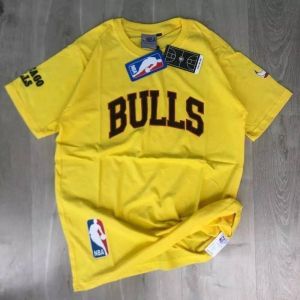 Baju Kaos Pria Wanita Terbaru brand distro Bandung Warna Cream Font BULLS Basketball Kekinian Lembut Dan Tebal Oversize